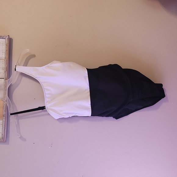 Women's Younique Black White Swim Suit Small - Picture 1 of 5